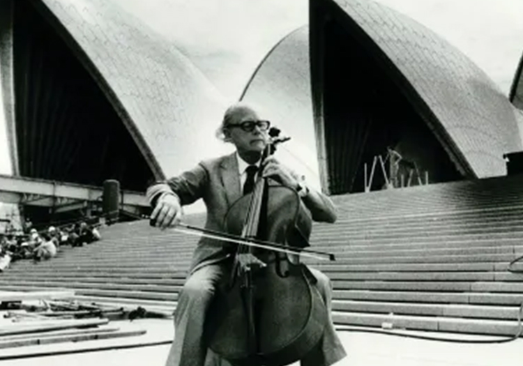 Jorgen Varming performing on the steps of the Sydney Opera House with architectural sails in the background.